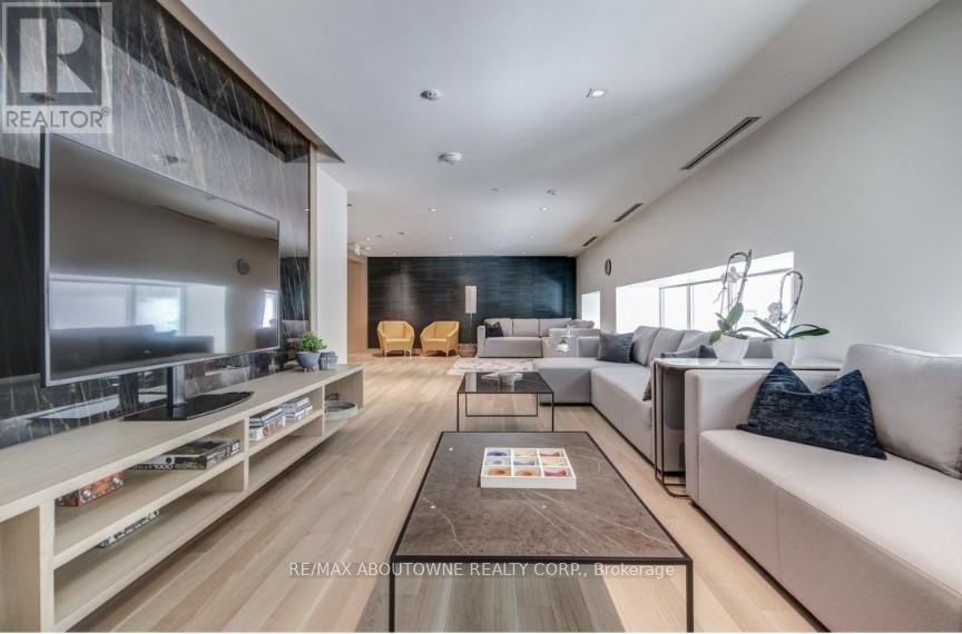 A1205 - 125 Bronte Road, Oakville, Ontario  L6L 0H2 - Photo 16 - W12530736