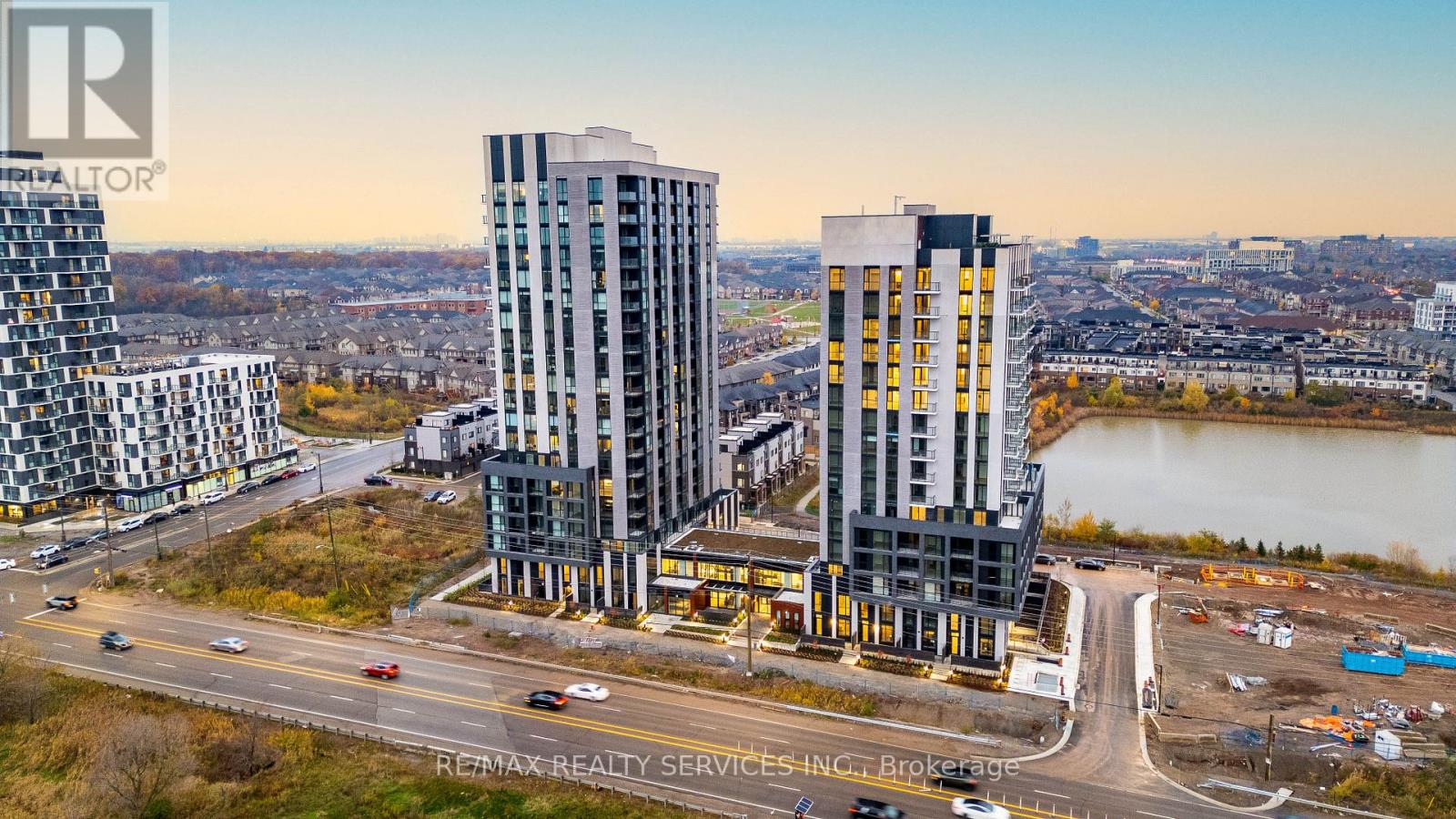 3071 Trafalgar Road, Oakville, Ontario  L6H 8C6 - Photo 2 - W12530770