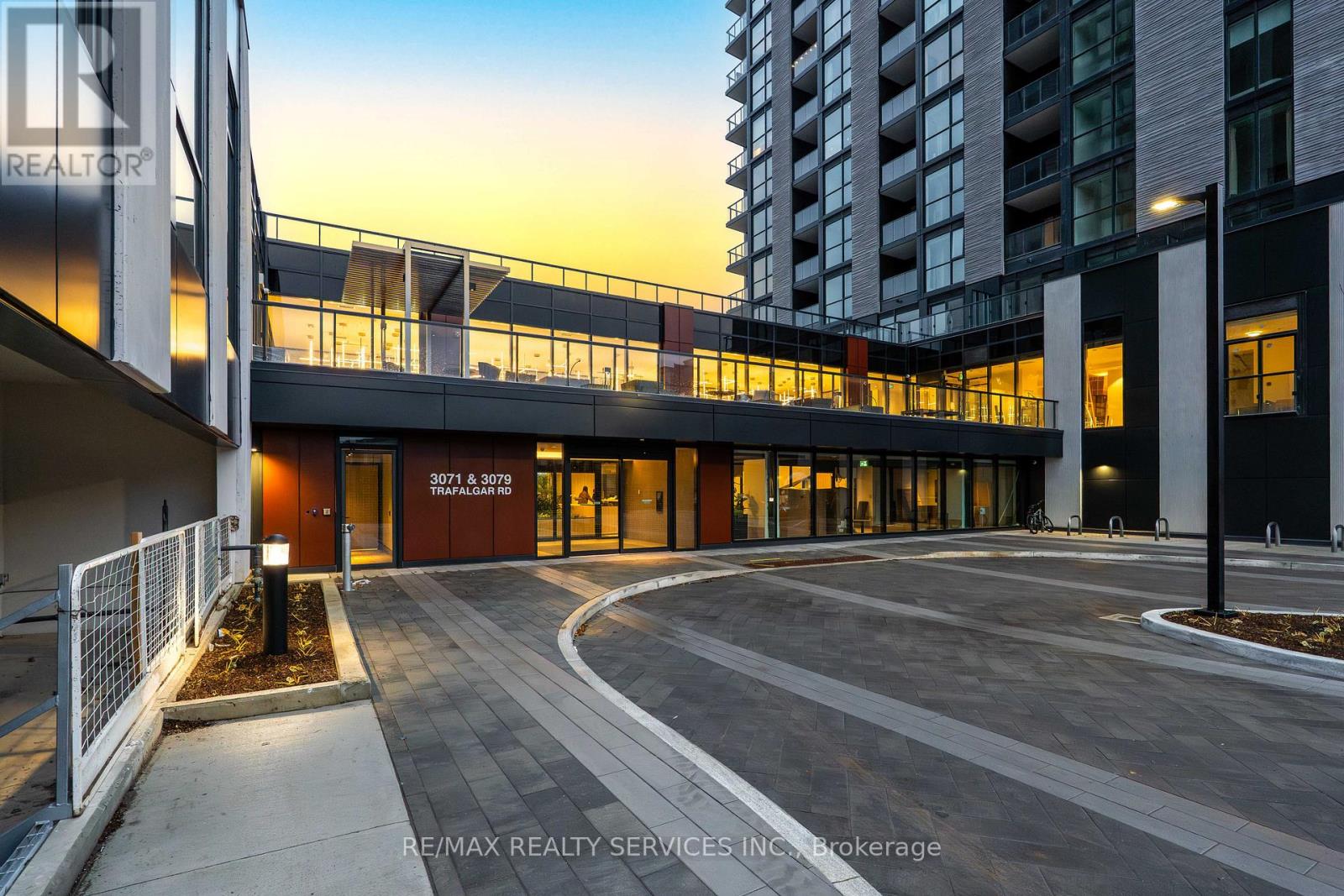 3071 Trafalgar Road, Oakville, Ontario  L6H 8C6 - Photo 5 - W12530770