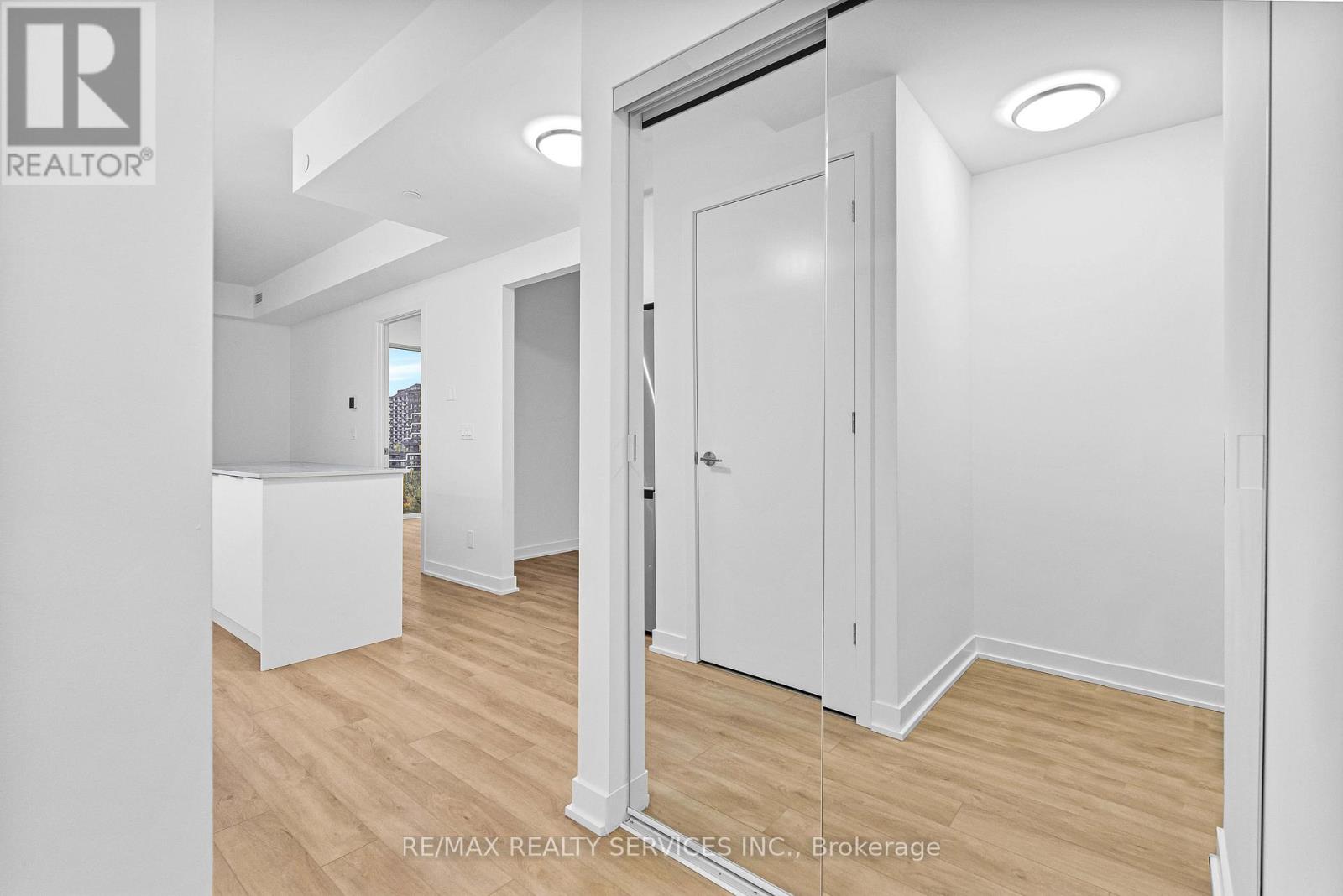 3071 Trafalgar Road, Oakville, Ontario  L6H 8C6 - Photo 9 - W12530770