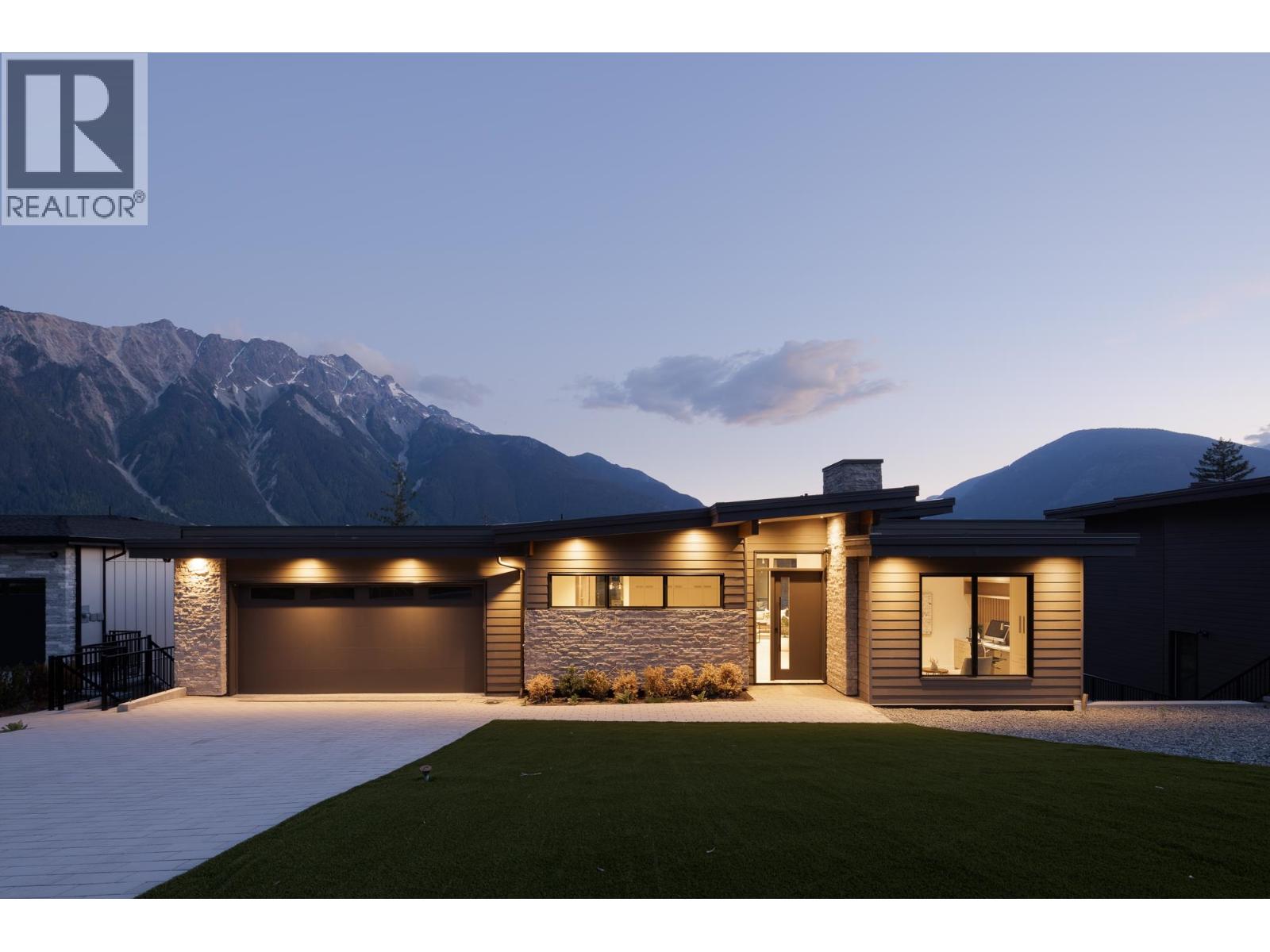 7681 Cerulean Drive, Pemberton, British Columbia  V0N 2L3 - Photo 1 - R3066294