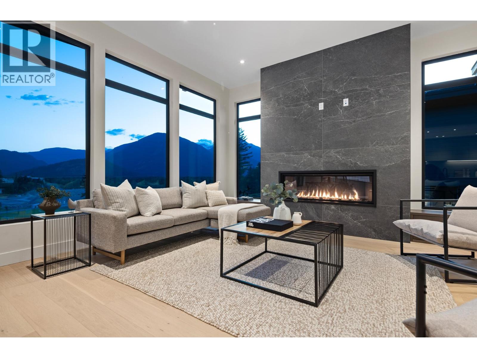 7681 Cerulean Drive, Pemberton, British Columbia  V0N 2L3 - Photo 4 - R3066294