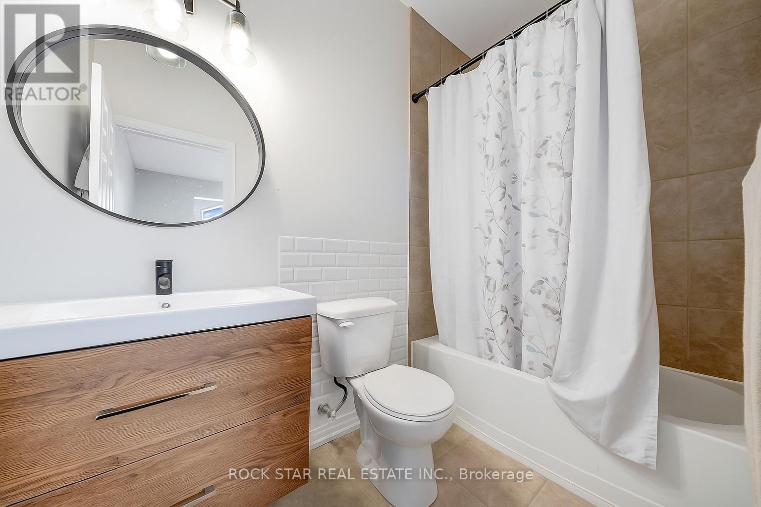 Upper - 11 Chestnut Street E, St. Catharines, Ontario  L2T 1G6 - Photo 12 - X12530682