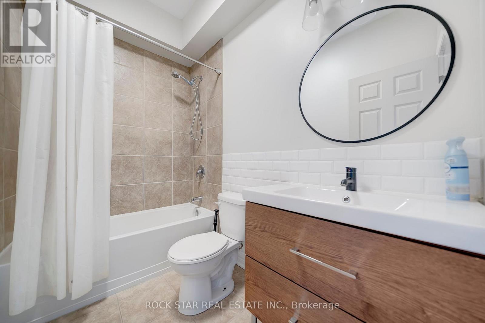 Upper - 11 Chestnut Street E, St. Catharines, Ontario  L2T 1G6 - Photo 9 - X12530682