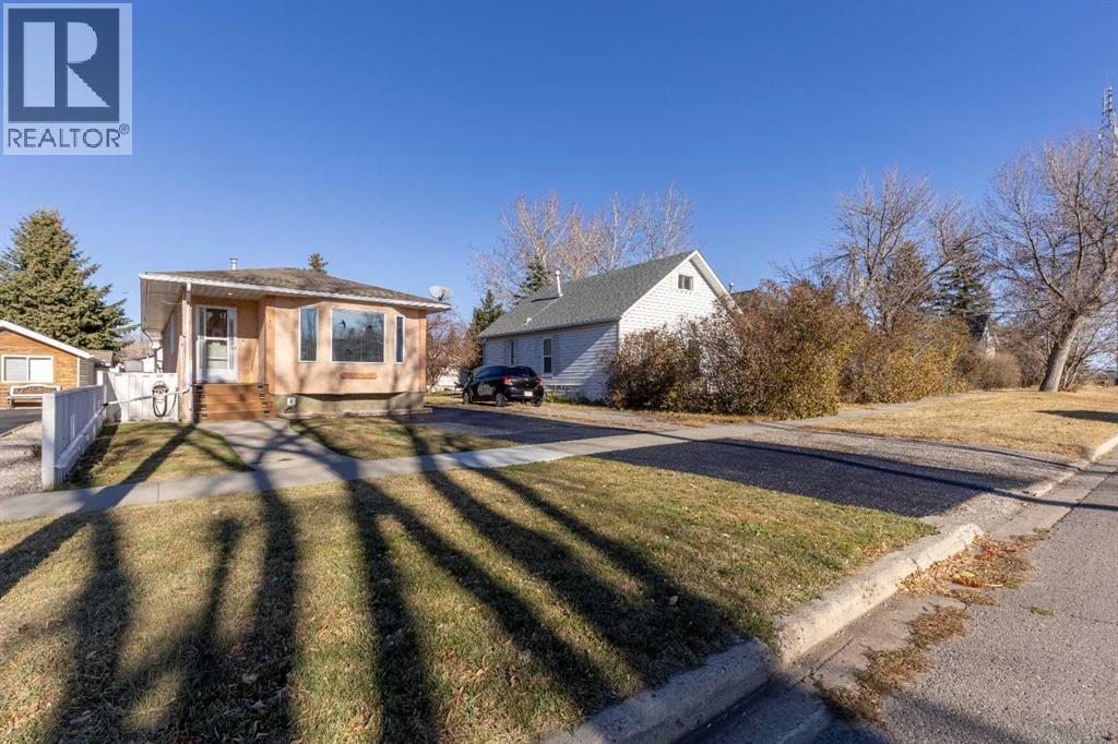 130 45 Avenue W, Claresholm, Alberta  T0L 0T0 - Photo 3 - A2267655