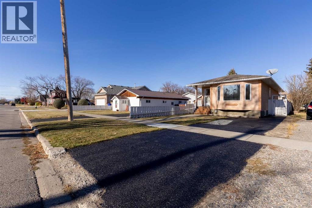 130 45 Avenue W, Claresholm, Alberta  T0L 0T0 - Photo 2 - A2267655