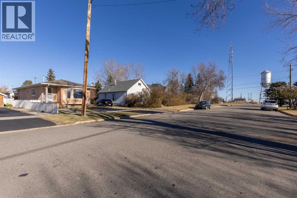 130 45 Avenue W, Claresholm, Alberta  T0L 0T0 - Photo 4 - A2267655