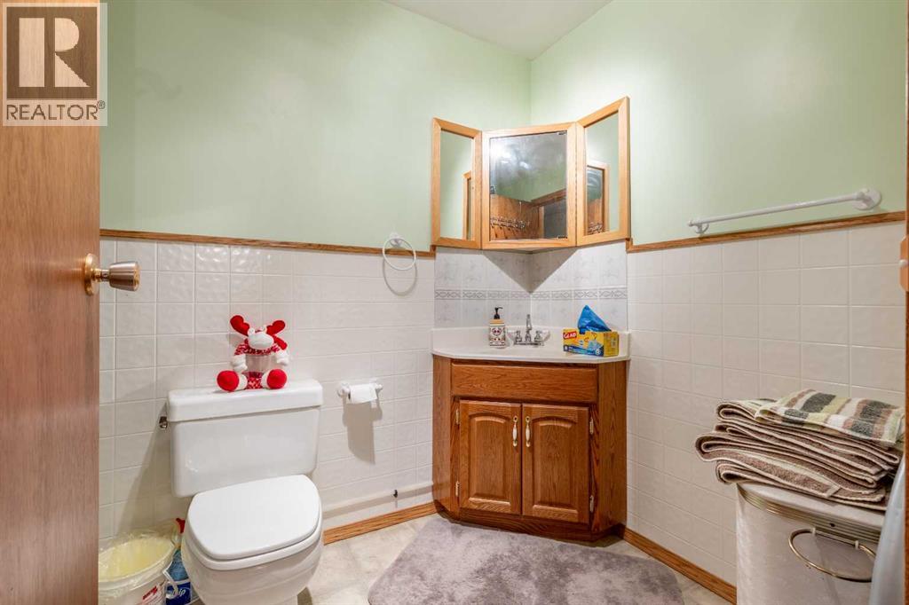 130 45 Avenue W, Claresholm, Alberta  T0L 0T0 - Photo 24 - A2267655