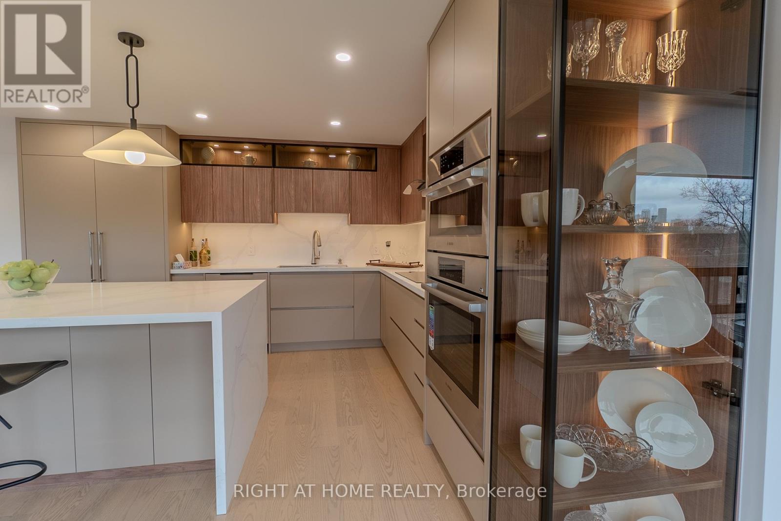 608 - 447 Walmer Road, Toronto, Ontario  M5P 2X9 - Photo 18 - C12530846