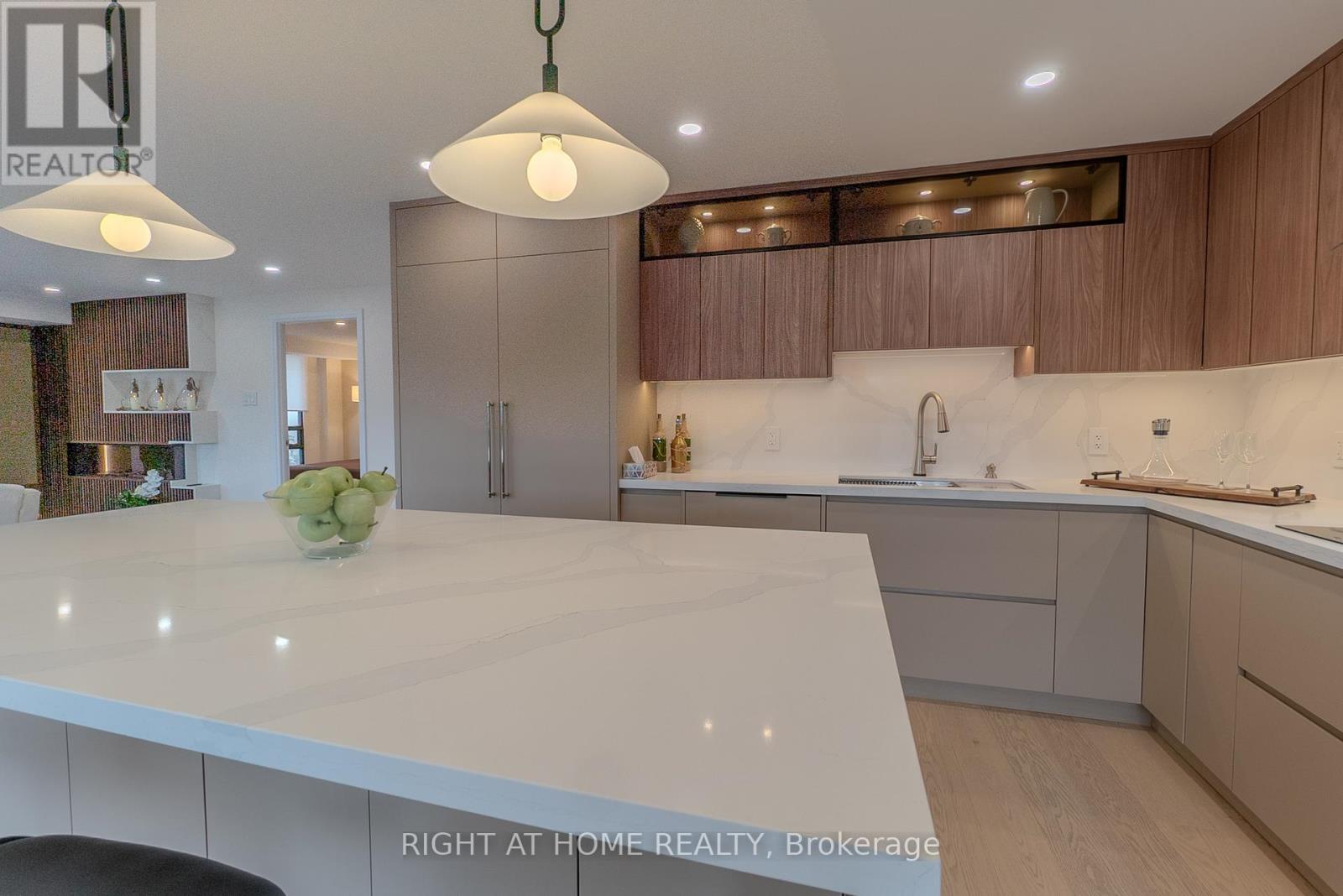 608 - 447 Walmer Road, Toronto, Ontario  M5P 2X9 - Photo 20 - C12530846