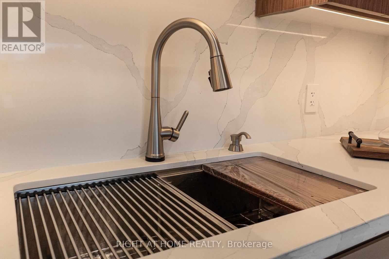 608 - 447 Walmer Road, Toronto, Ontario  M5P 2X9 - Photo 37 - C12530846