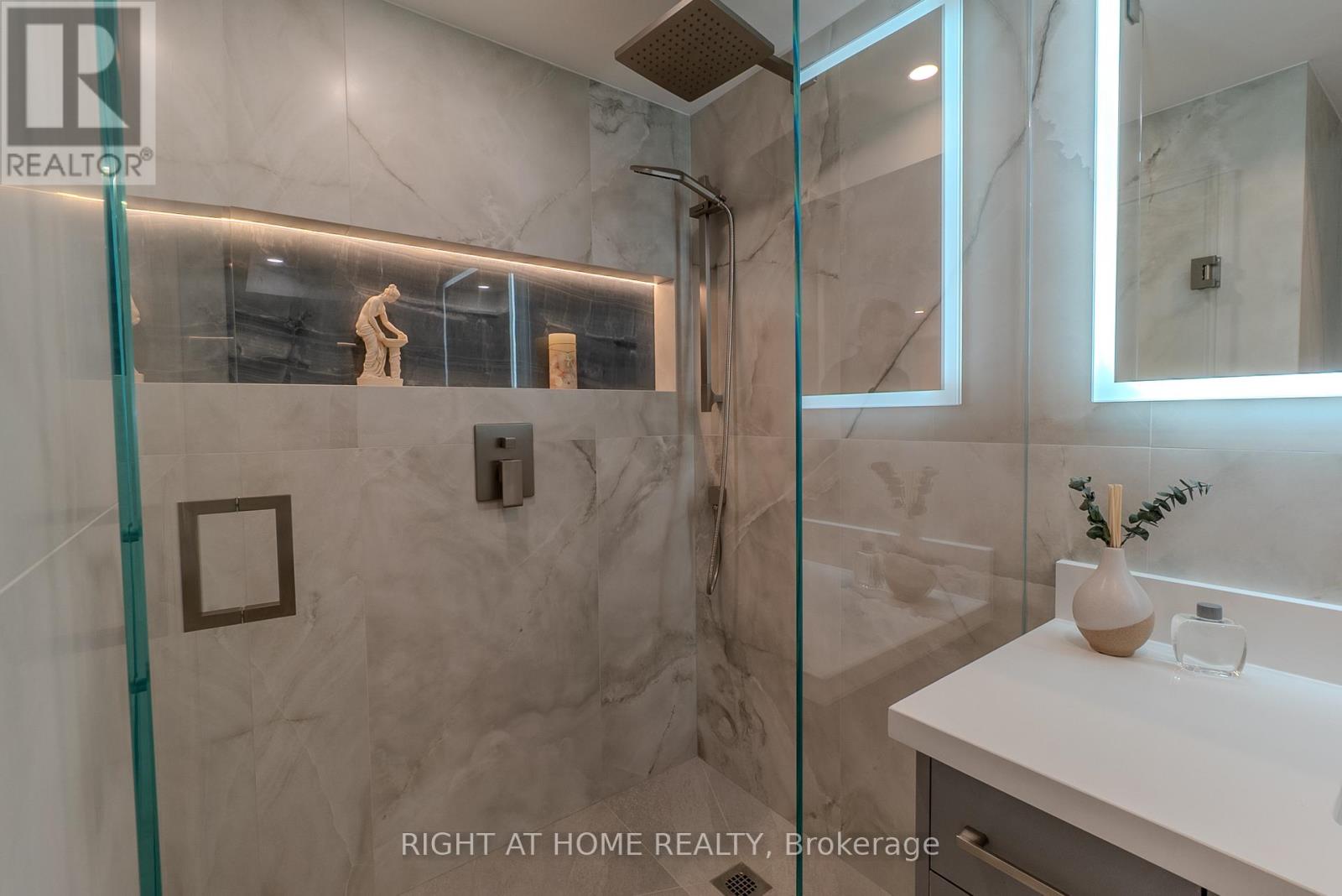 608 - 447 Walmer Road, Toronto, Ontario  M5P 2X9 - Photo 8 - C12530846