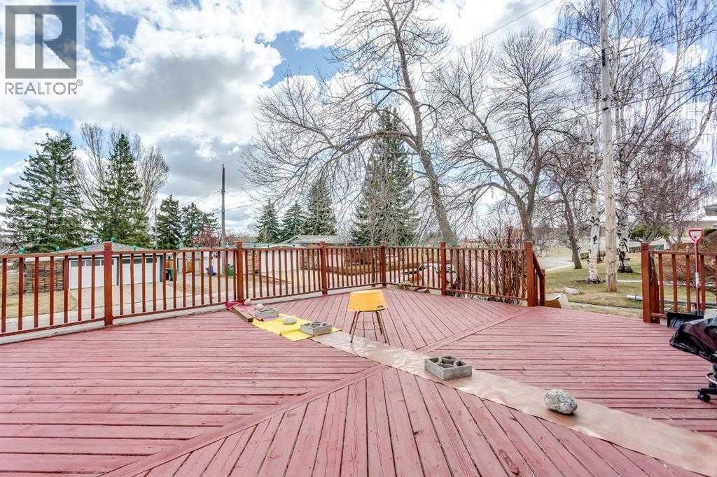 7803 Hunterslea Crescent Nw, Calgary, Alberta  T2K 4M3 - Photo 11 - A2267488