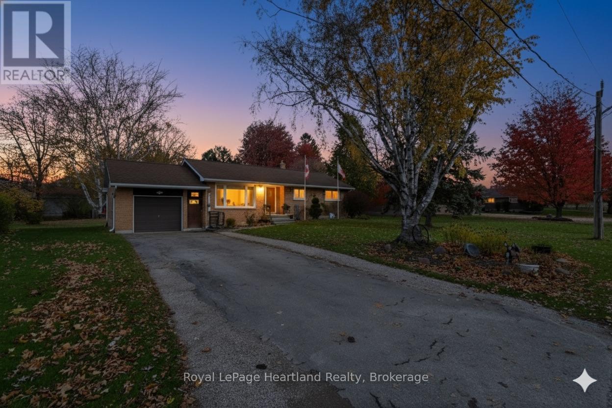 292 Wellington Street, North Huron, Ontario  N0M 1H0 - Photo 3 - X12517786