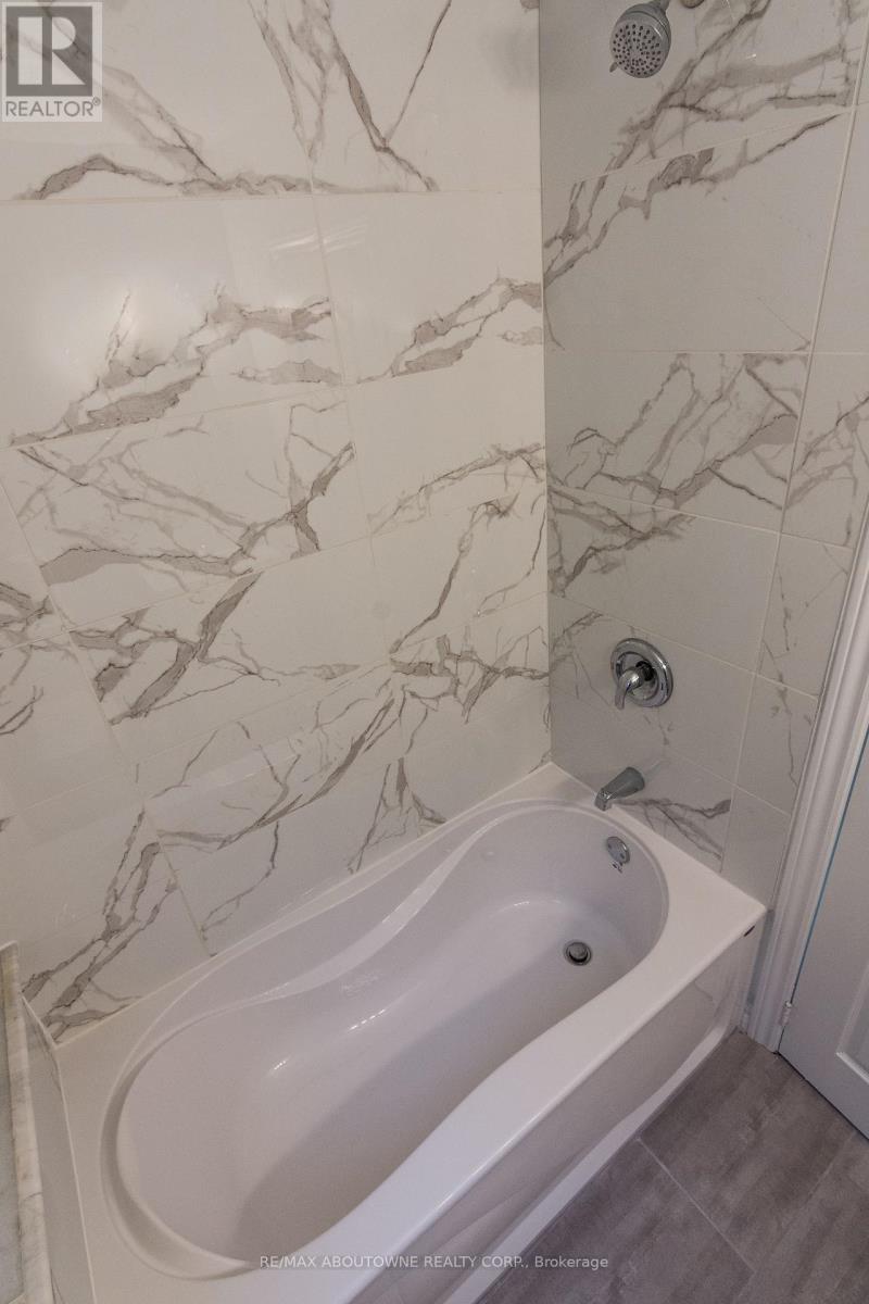 Main - 554 Mary Street, Hamilton, Ontario  L8L 4X7 - Photo 12 - X12530790