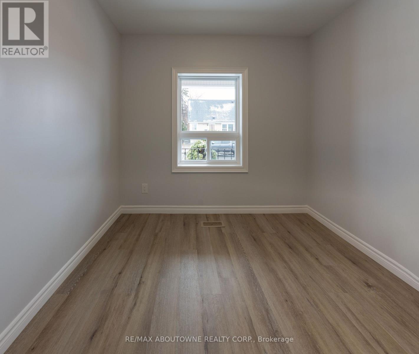 Main - 554 Mary Street, Hamilton, Ontario  L8L 4X7 - Photo 13 - X12530790