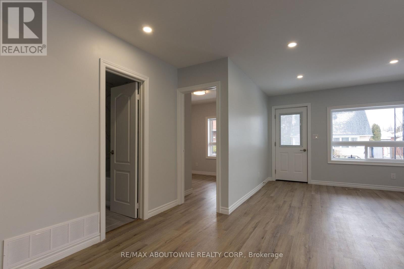 Main - 554 Mary Street, Hamilton, Ontario  L8L 4X7 - Photo 15 - X12530790