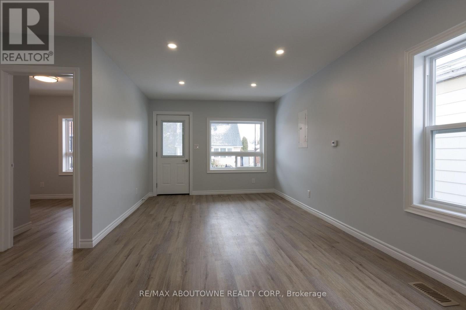 Main - 554 Mary Street, Hamilton, Ontario  L8L 4X7 - Photo 2 - X12530790