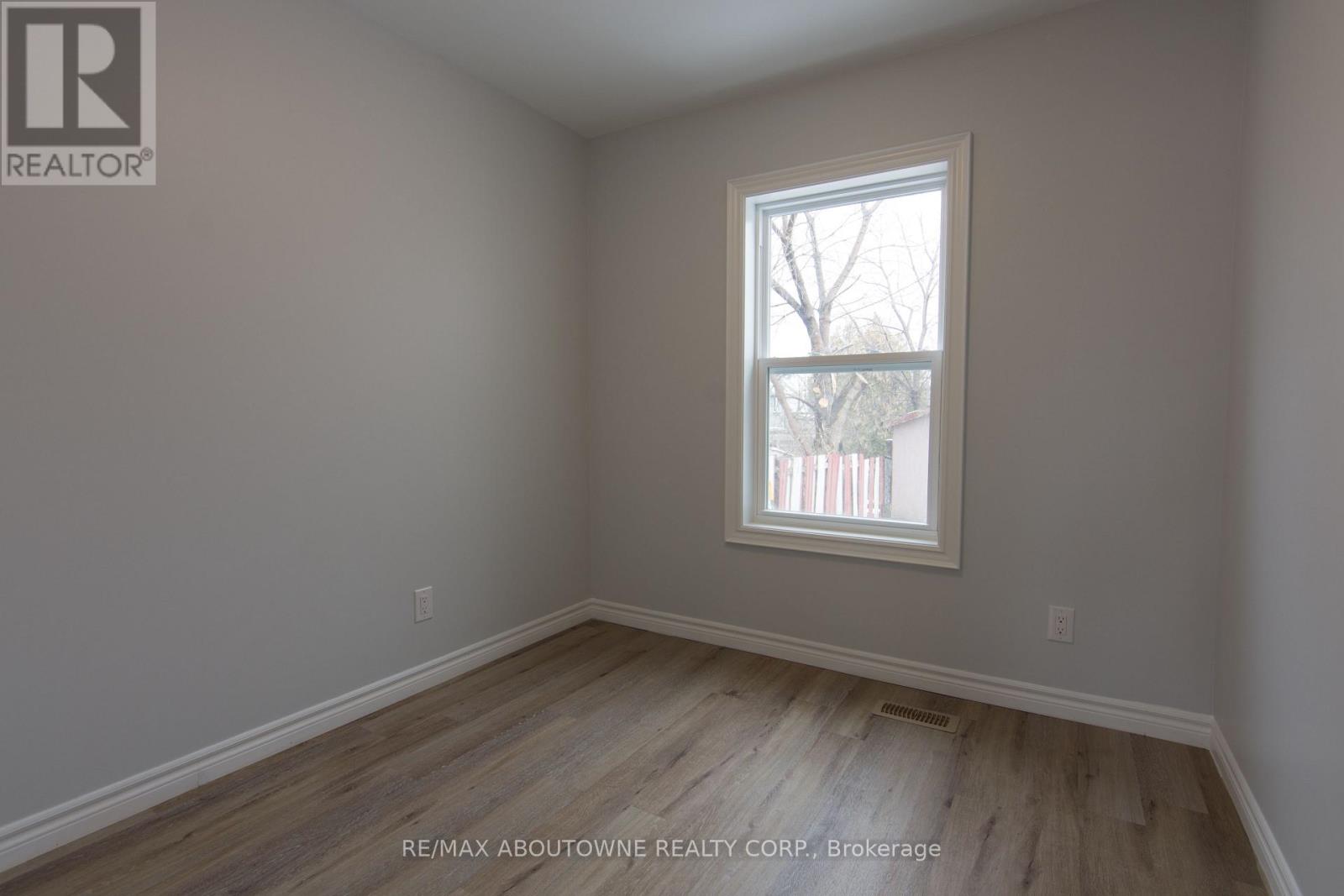Main - 554 Mary Street, Hamilton, Ontario  L8L 4X7 - Photo 5 - X12530790