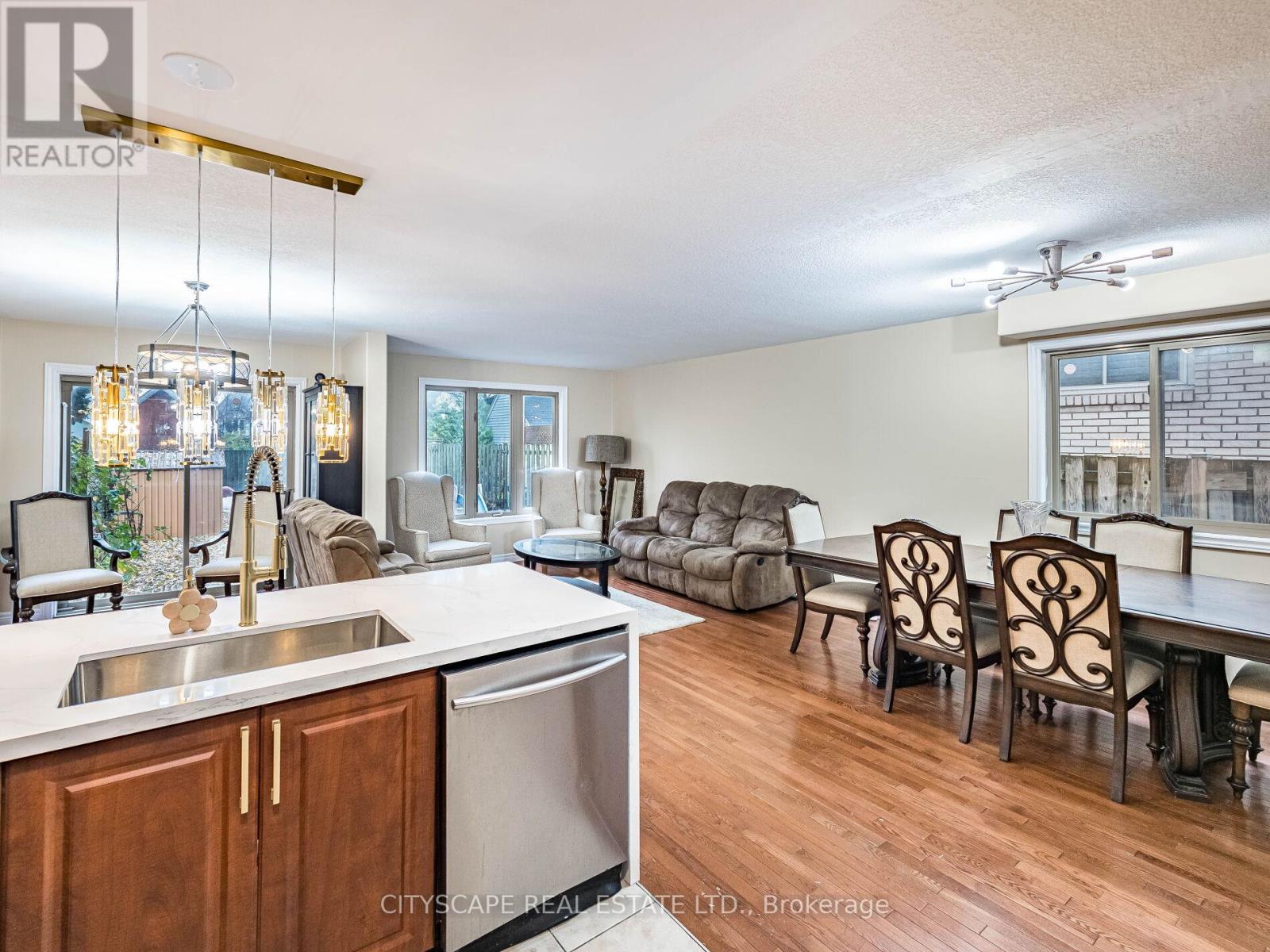 22 Jones Street, Hamilton, Ontario  L8R 1X8 - Photo 9 - X12530834