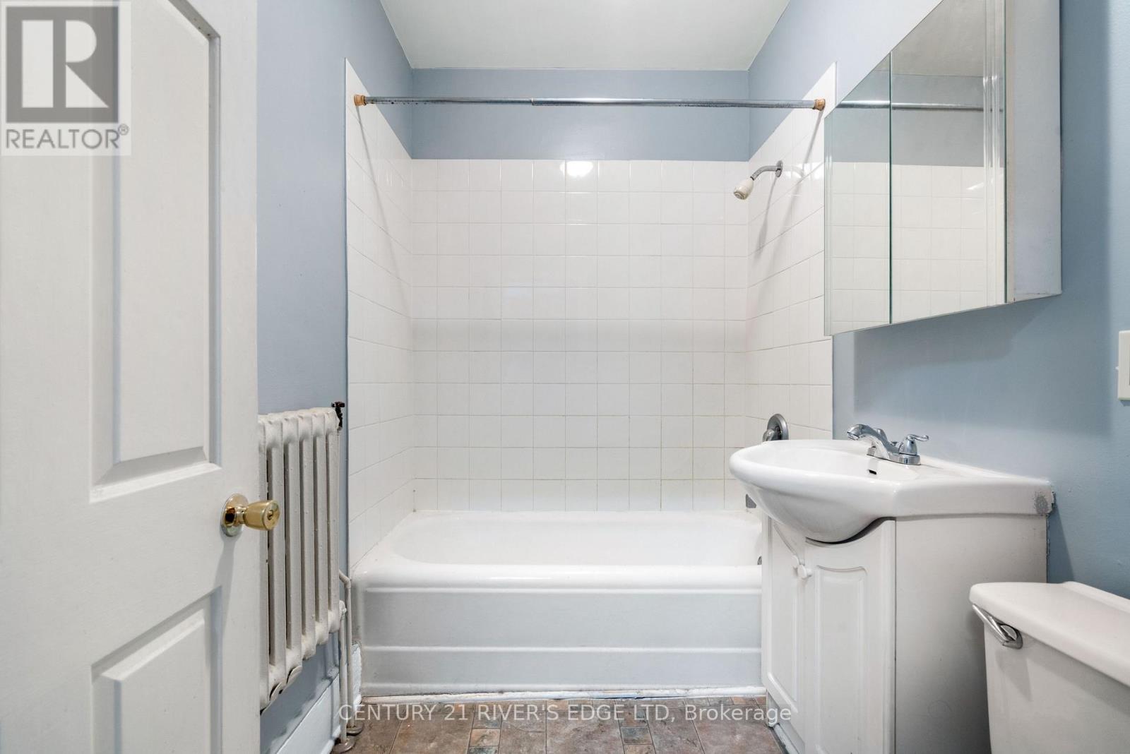 1 - 29 Buell Street, Brockville, Ontario  K6V 4Y1 - Photo 2 - X12530904