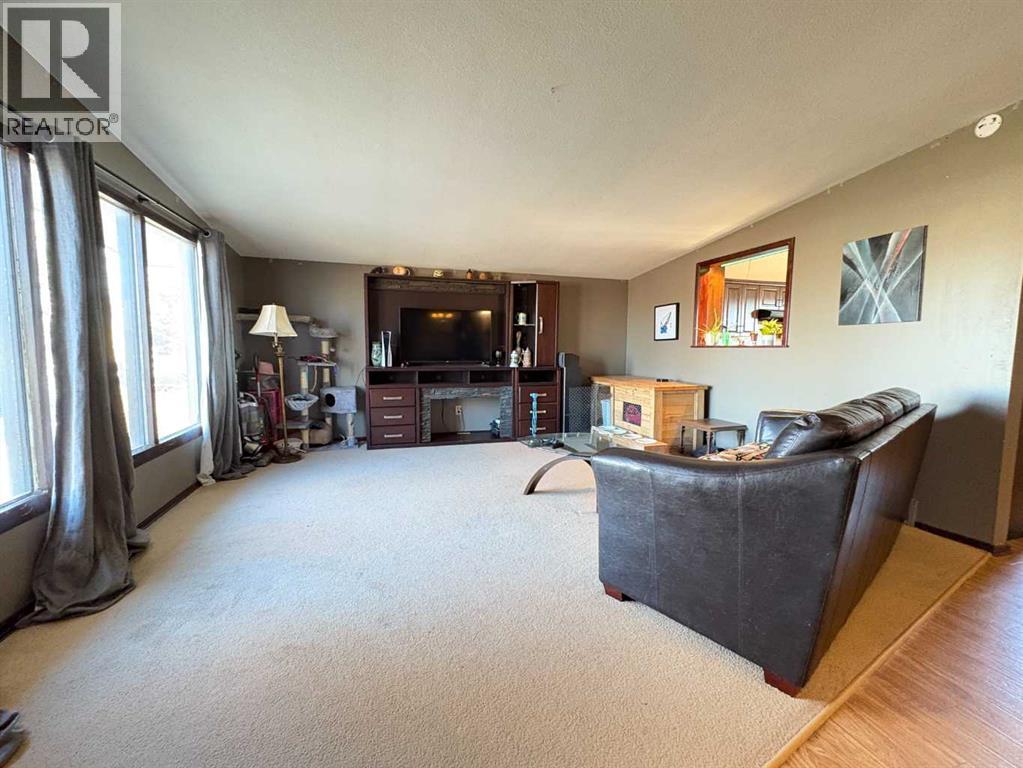 5639 48 Avenue A,b Crescent, Ponoka, Alberta  T4J 1K2 - Photo 7 - A2268983