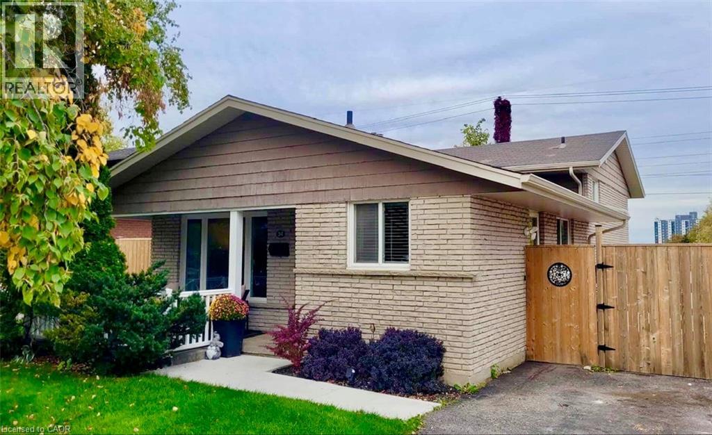 34 DUNSMERE Court, Kitchener, Ontario