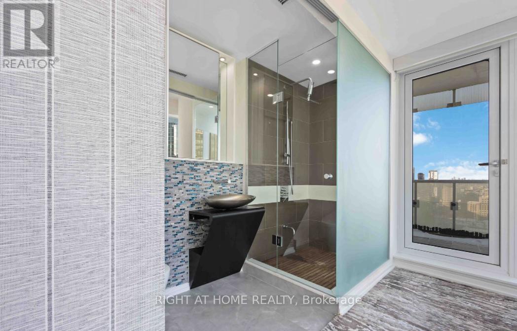 197 Yonge Street, Toronto, Ontario  M5B 1M4 - Photo 14 - C12530902