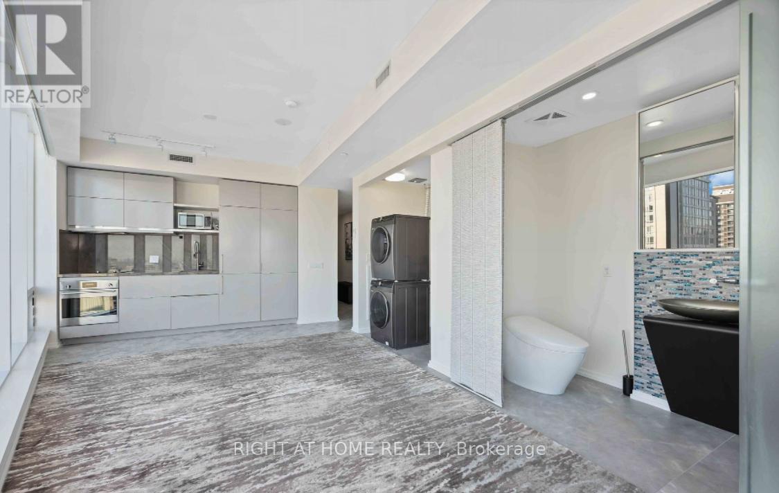 197 Yonge Street, Toronto, Ontario  M5B 1M4 - Photo 8 - C12530902