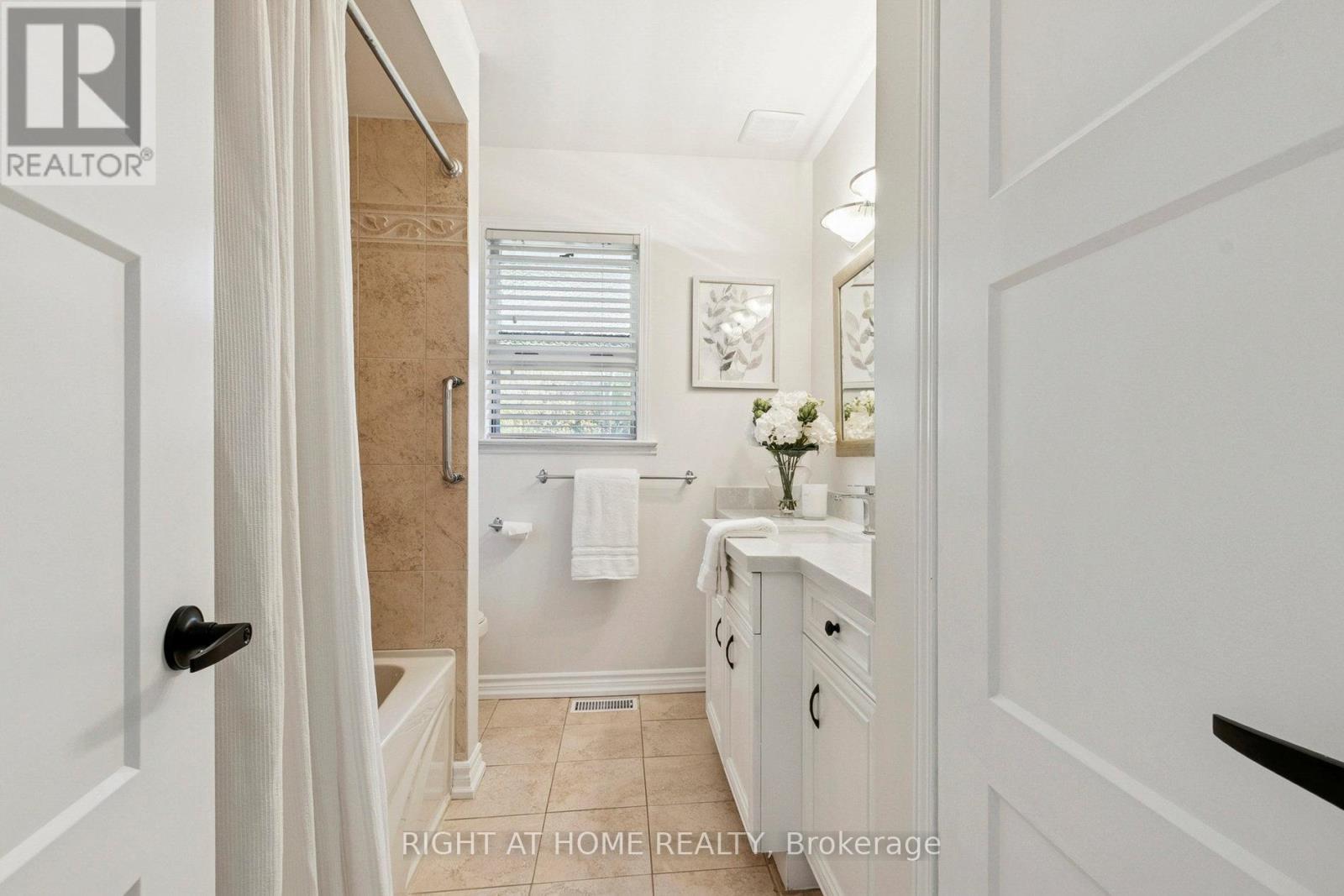 421 East Avenue E, Toronto, Ontario  M1C 2W7 - Photo 13 - E12530898