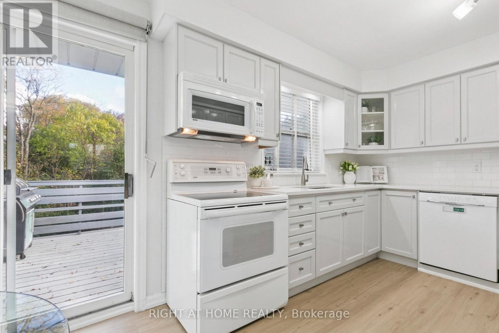 421 East Avenue E, Toronto, Ontario  M1C 2W7 - Photo 6 - E12530898