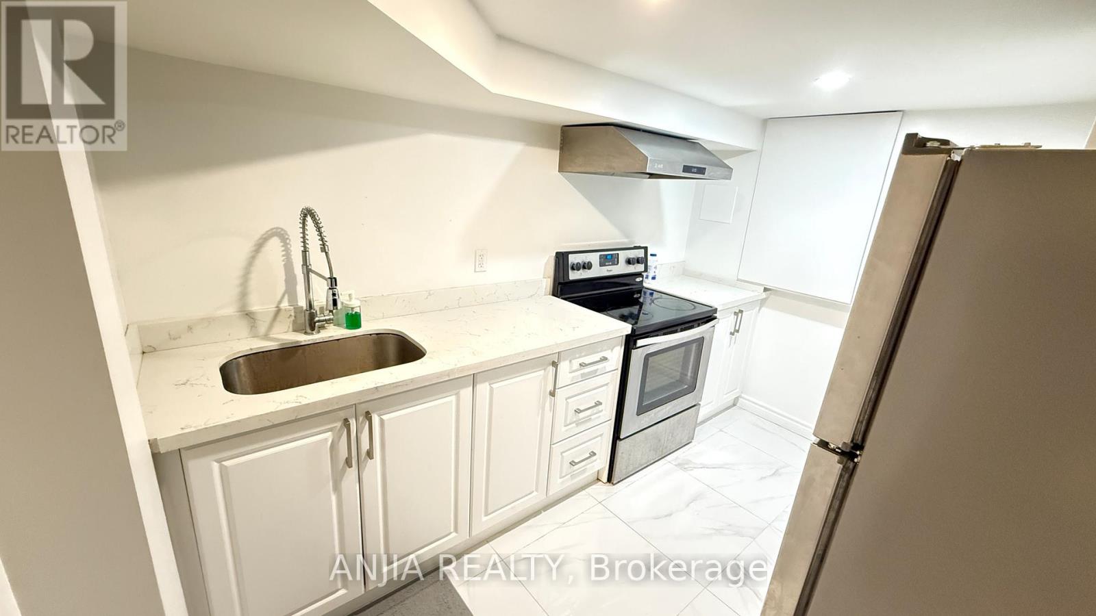 1 Brewsland Crescent, Markham, Ontario  L3T 7H1 - Photo 3 - N12530914