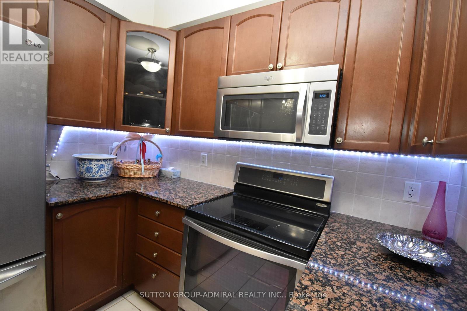 304 - 100 Promenade Circle, Vaughan, Ontario  L4J 7W7 - Photo 9 - N12530970