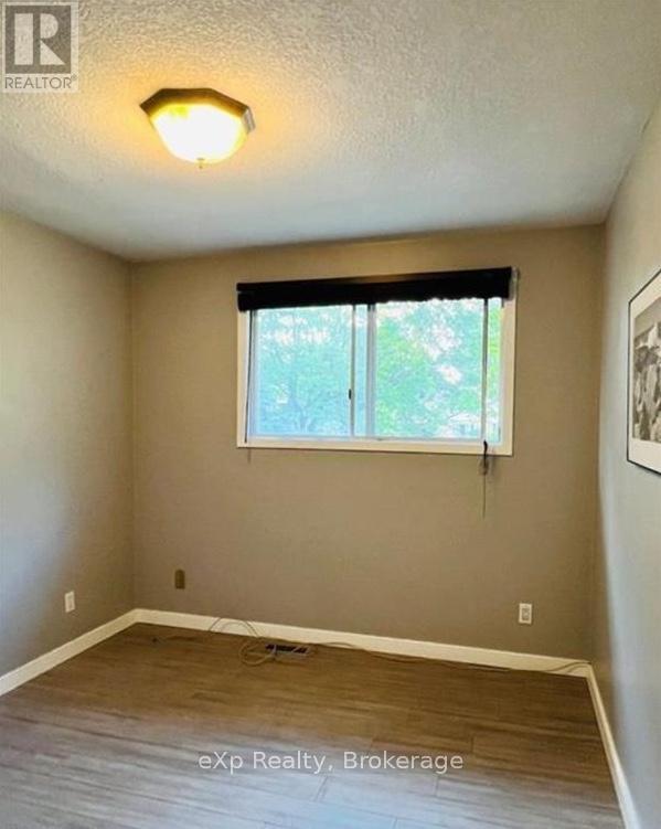 213 Northlake Drive, Waterloo, Ontario  N2V 1A6 - Photo 8 - X12530986