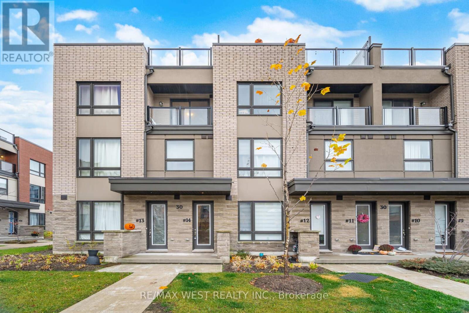 14 - 30 WOODSTREAM DRIVE, Toronto, Ontario