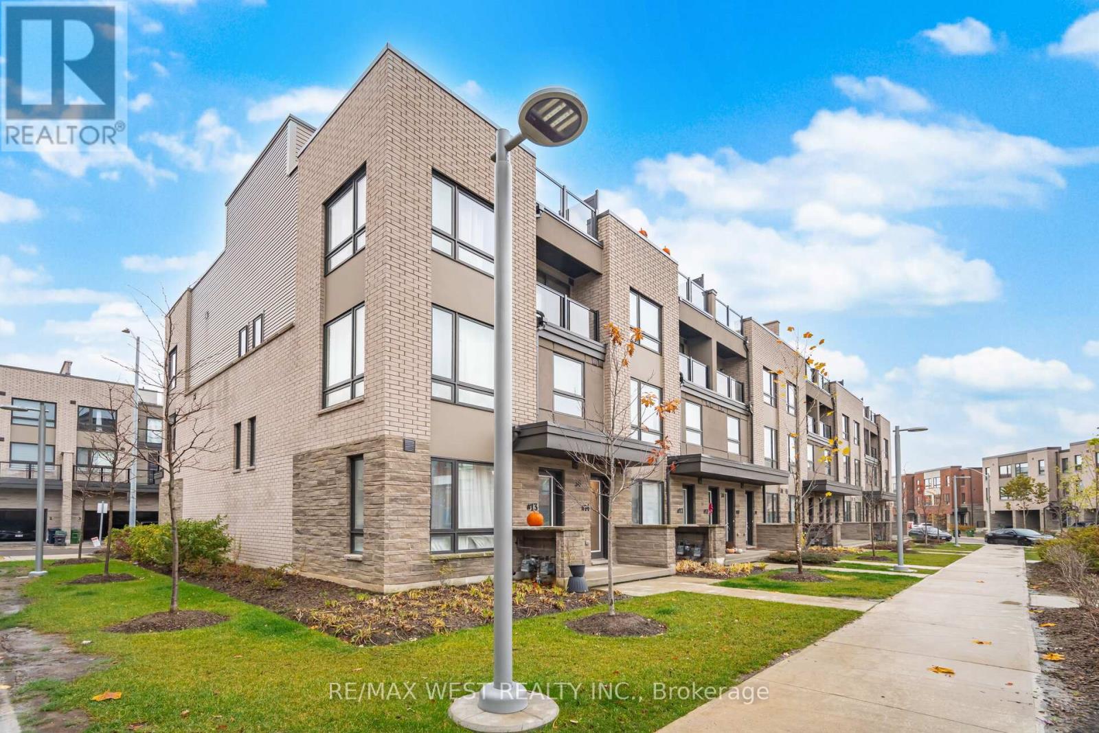 14 - 30 Woodstream Drive, Toronto, Ontario  M9W 0G1 - Photo 2 - W12530856