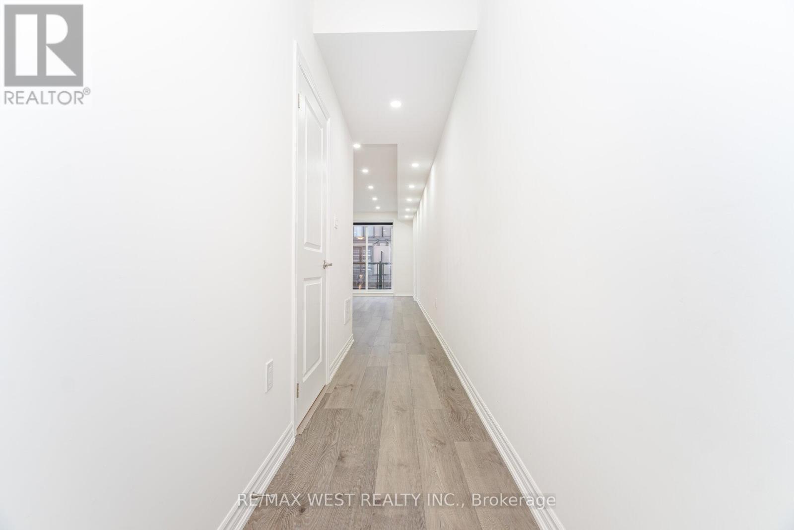 14 - 30 Woodstream Drive, Toronto, Ontario  M9W 0G1 - Photo 5 - W12530856