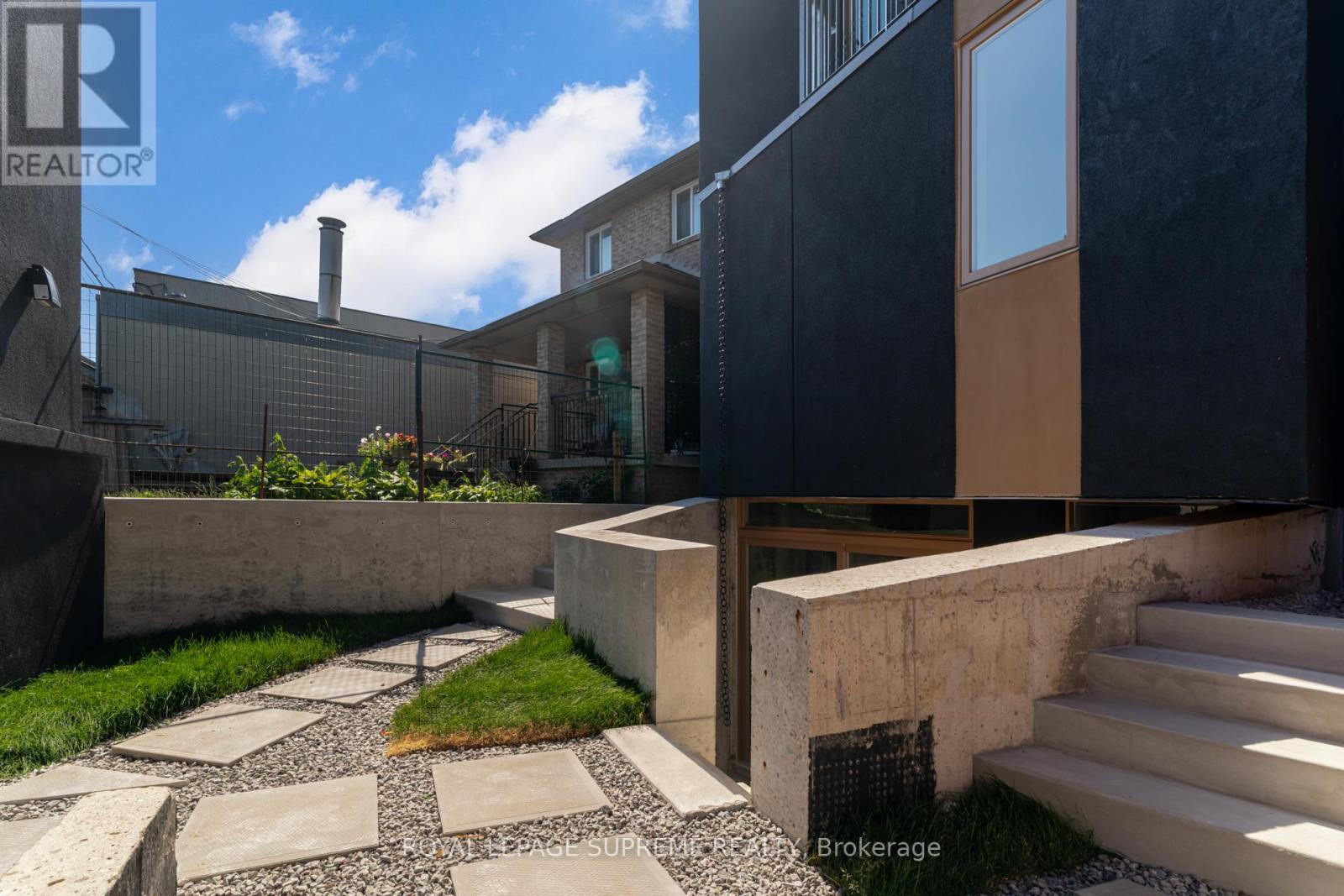 2 - 101 Bernice Crescent, Toronto, Ontario  M6N 1W7 - Photo 2 - W12530890