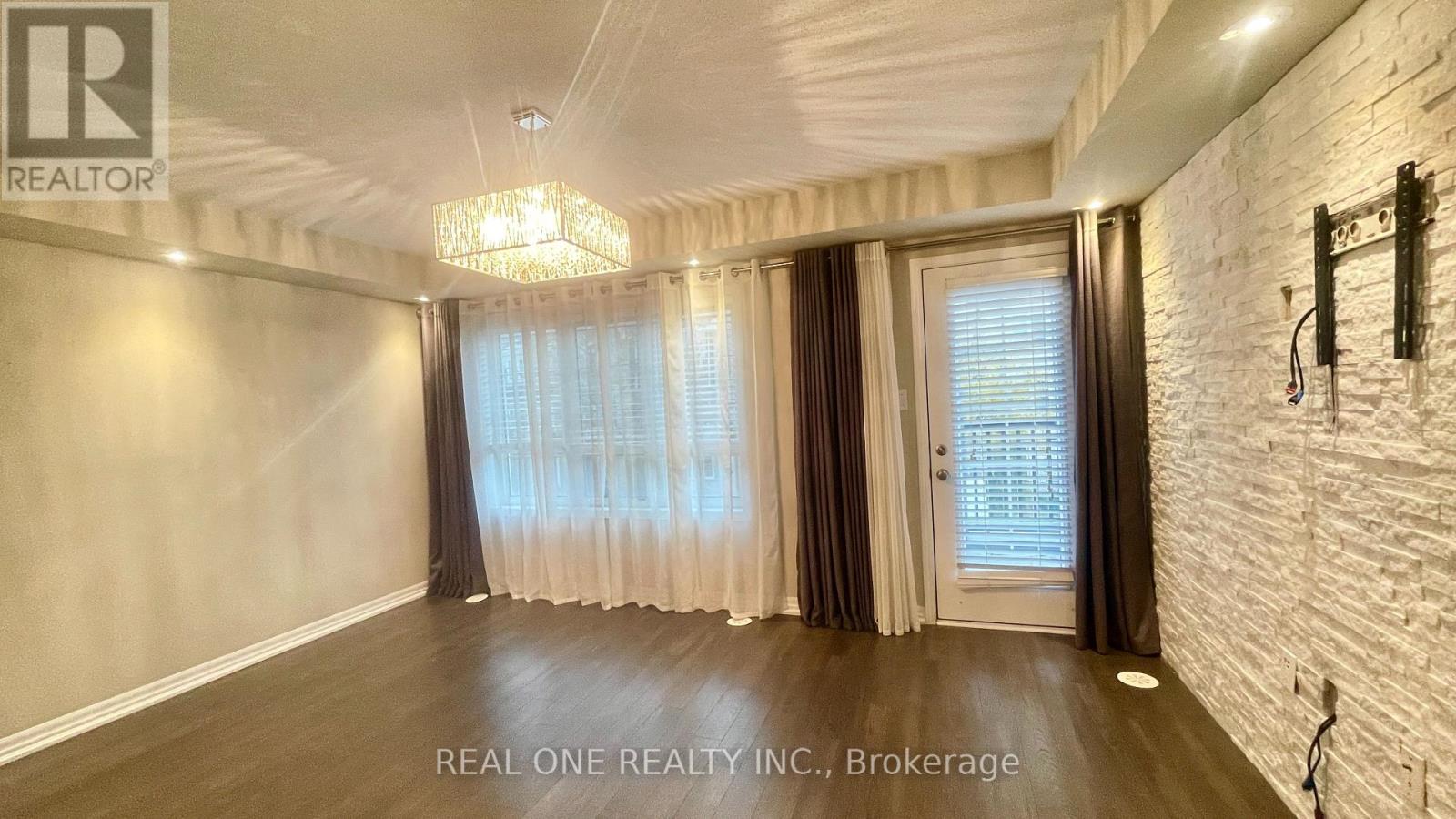 295 Ellen Davidson Drive, Oakville, Ontario  L6M 0V2 - Photo 11 - W12530906