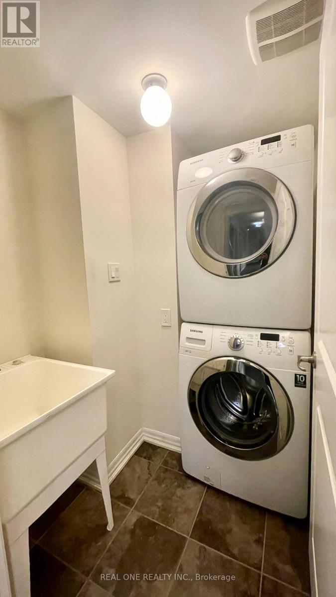 295 Ellen Davidson Drive, Oakville, Ontario  L6M 0V2 - Photo 4 - W12530906