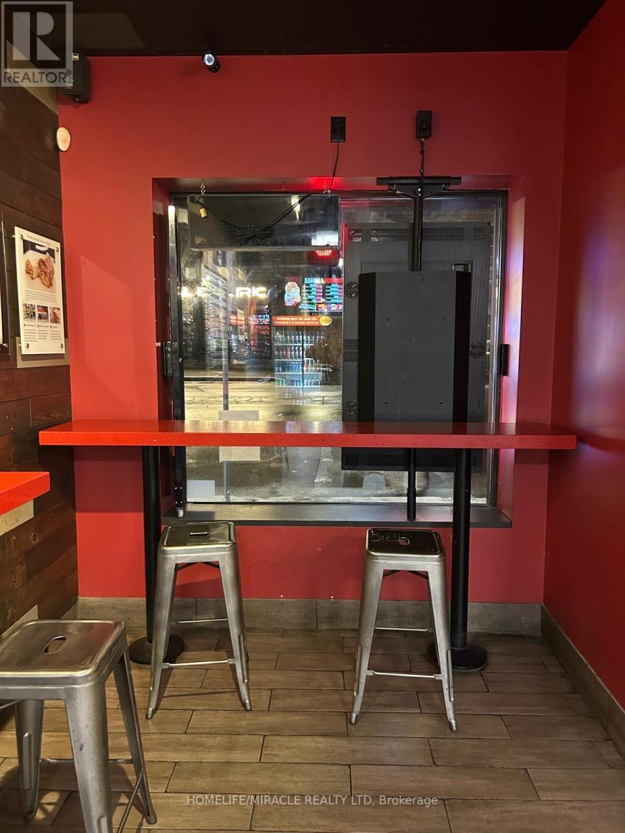 55 Macdonell Street, Guelph, Ontario  N1H 2Z4 - Photo 4 - X12530920