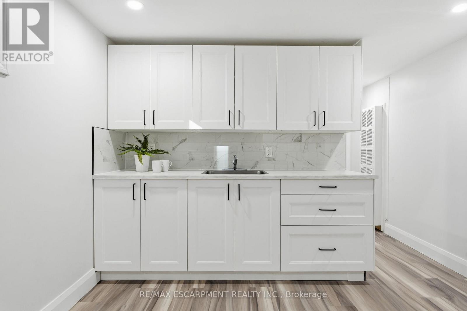 53 Livingston Avenue, Grimsby, Ontario  L3M 1L3 - Photo 38 - X12530922