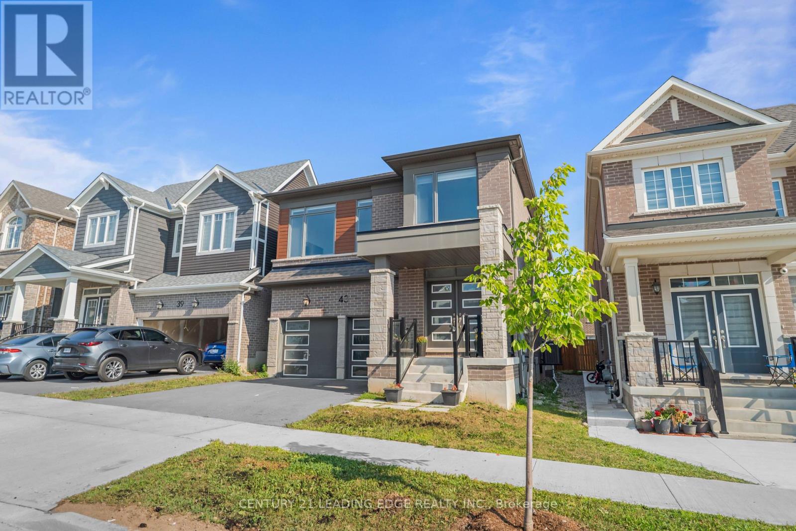 43 William Nador Street, Kitchener, Ontario  N2E 3X8 - Photo 2 - X12530958