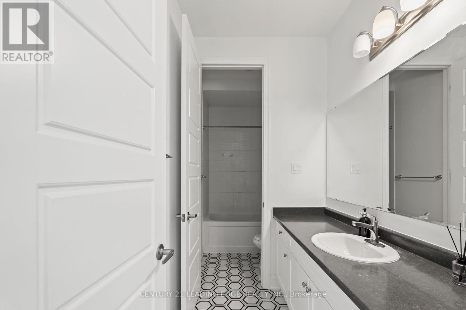 43 William Nador Street, Kitchener, Ontario  N2E 3X8 - Photo 35 - X12530958