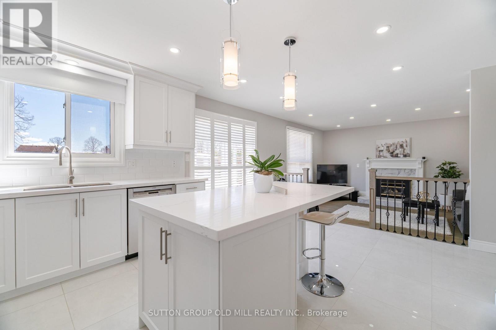 93 Indian Crescent, Hamilton, Ontario  L8V 4X4 - Photo 12 - X12530962