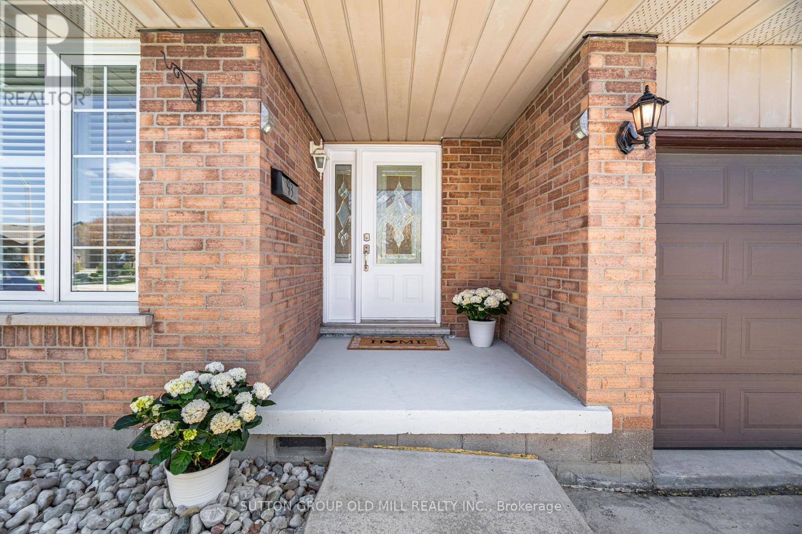 93 Indian Crescent, Hamilton, Ontario  L8V 4X4 - Photo 2 - X12530962