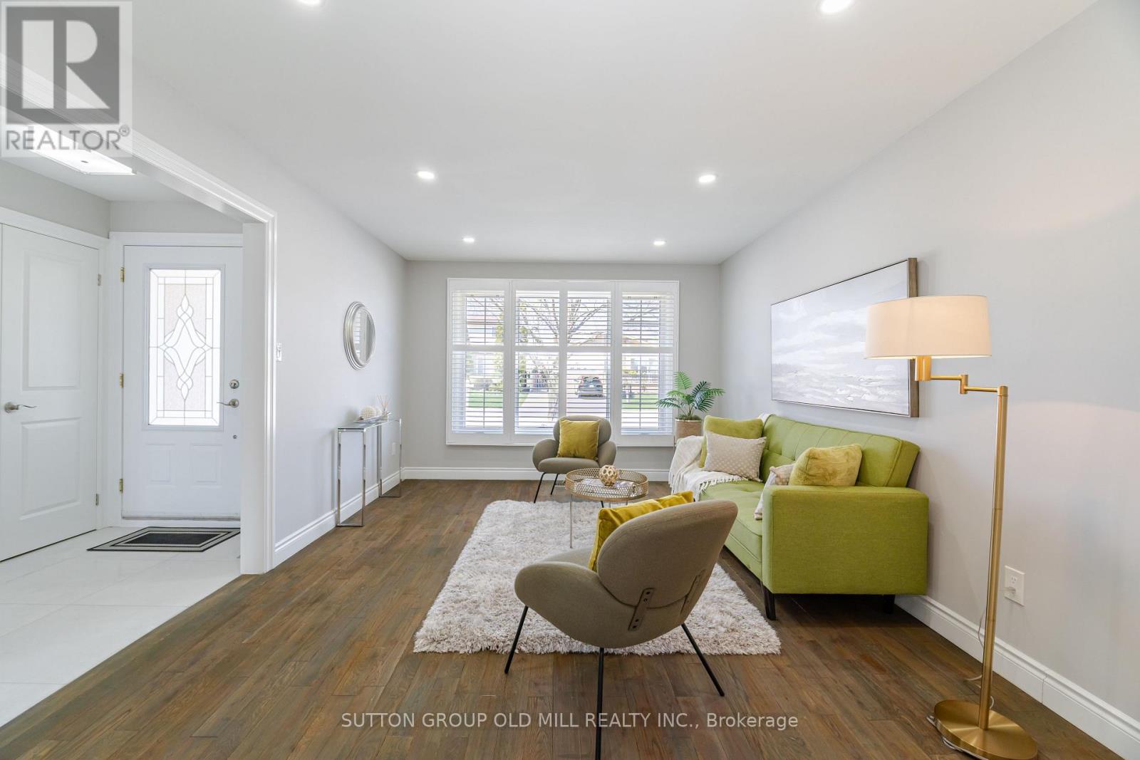 93 Indian Crescent, Hamilton, Ontario  L8V 4X4 - Photo 4 - X12530962