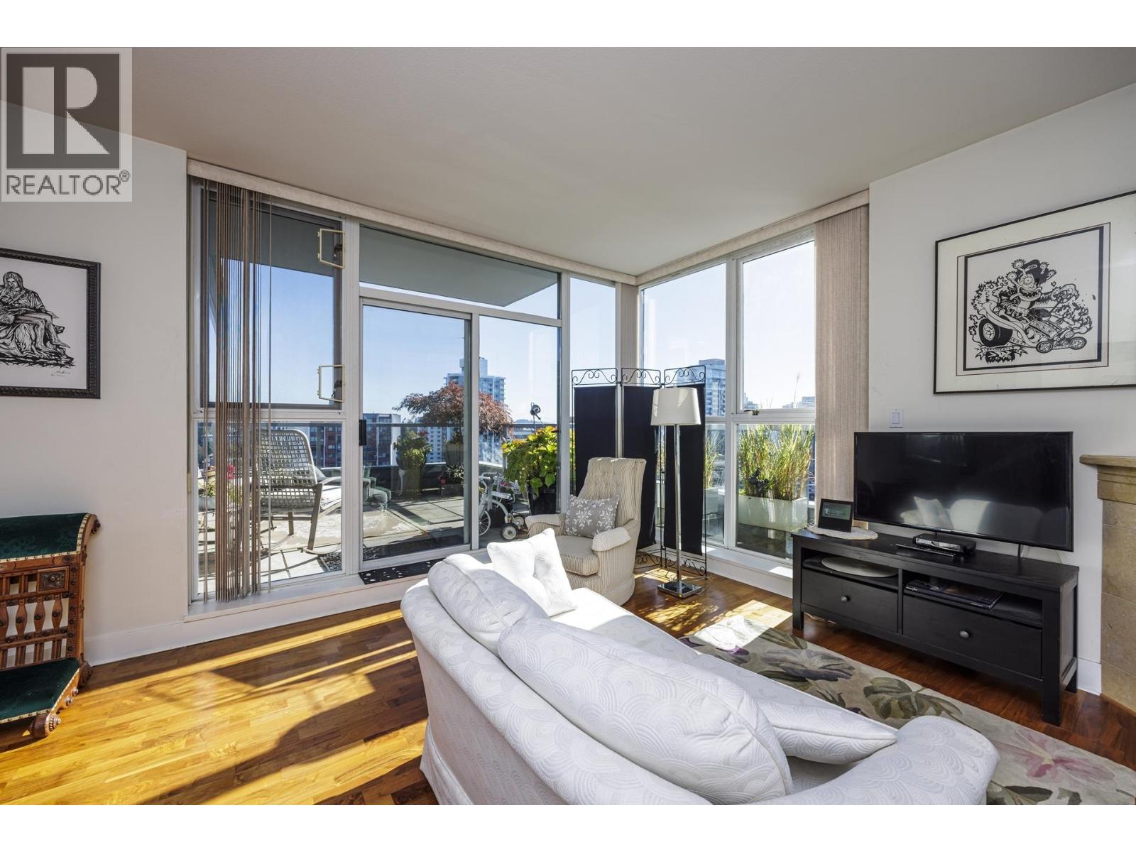 1702 121 W 16th Street, North Vancouver, British Columbia  V7M 3P4 - Photo 6 - R3066340