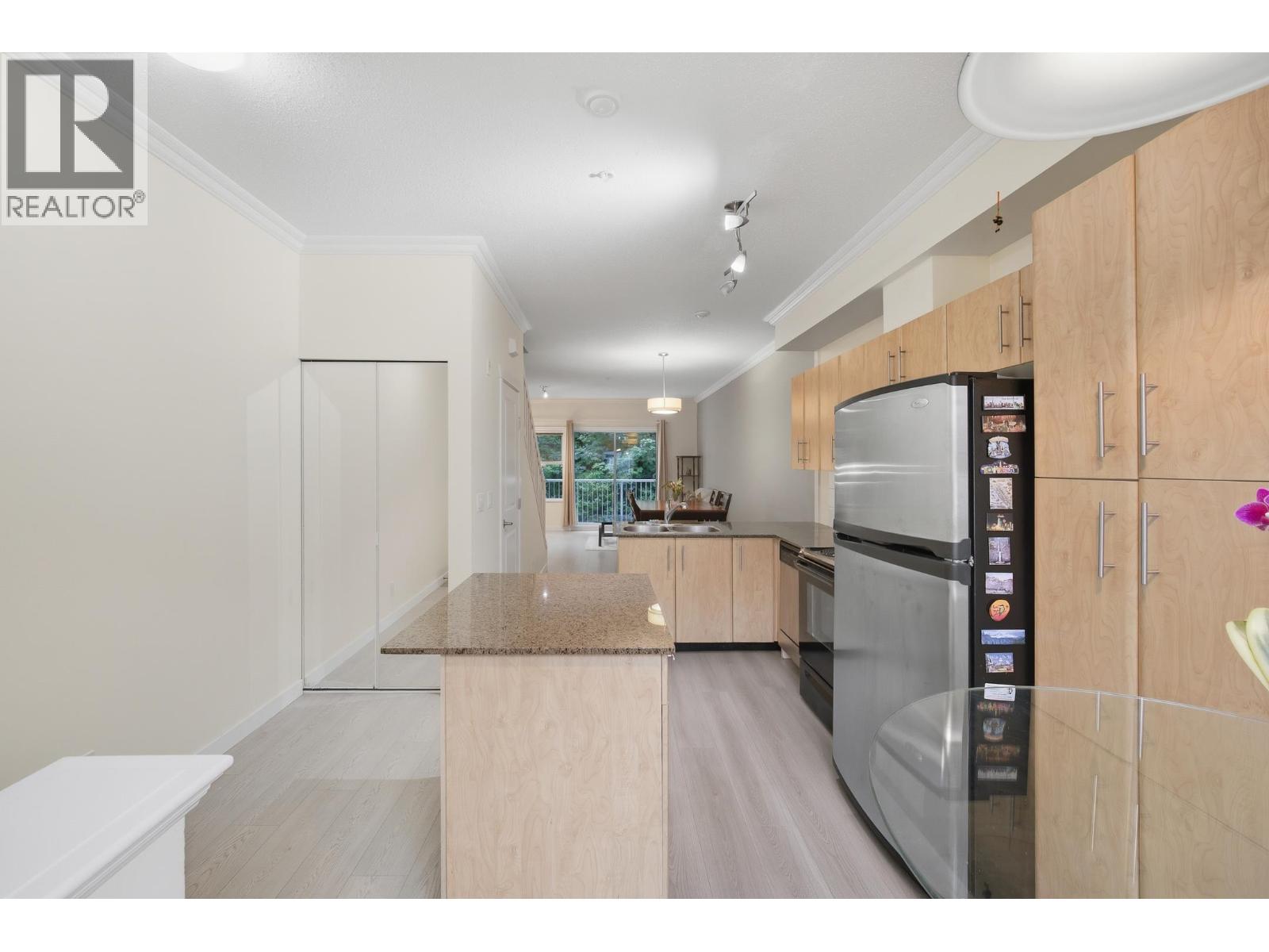 15 730 Farrow Street, Coquitlam, British Columbia  V3J 7Y7 - Photo 2 - R3066363