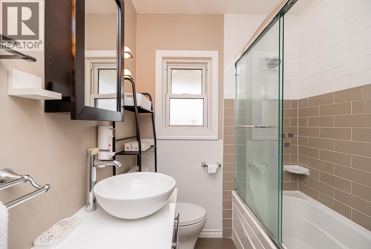 3738 Forest Street, Burnaby, British Columbia  V5G 1W6 - Photo 14 - R3066368